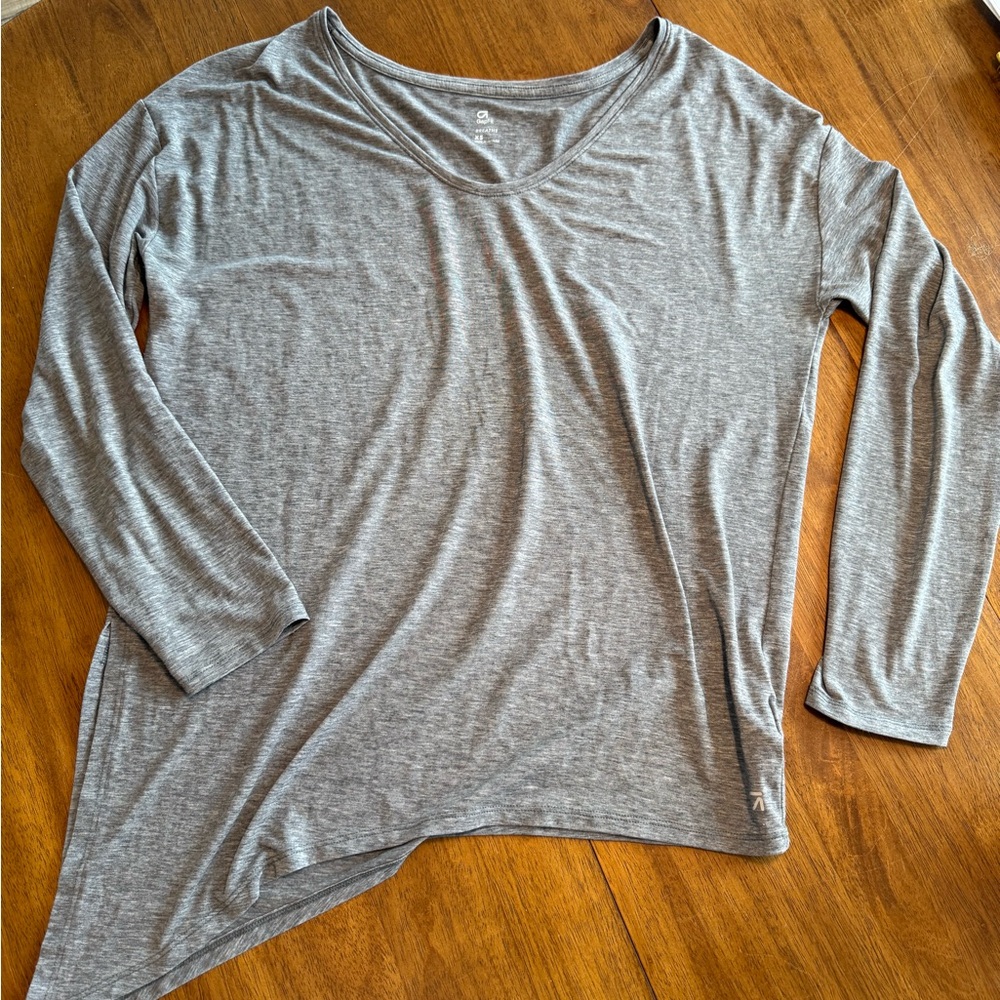 GAP GapFit Breathe Long Sleeve Asymmetrical Top